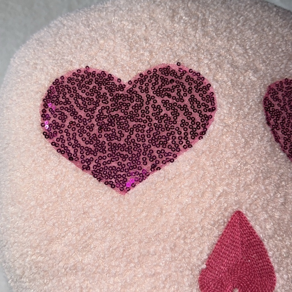 🩷☠️Pink heart eyes Skull Head Pillow Halloween Skeleton Tiktok Viral NWT 🩷☠️ - Picture 2 of 7